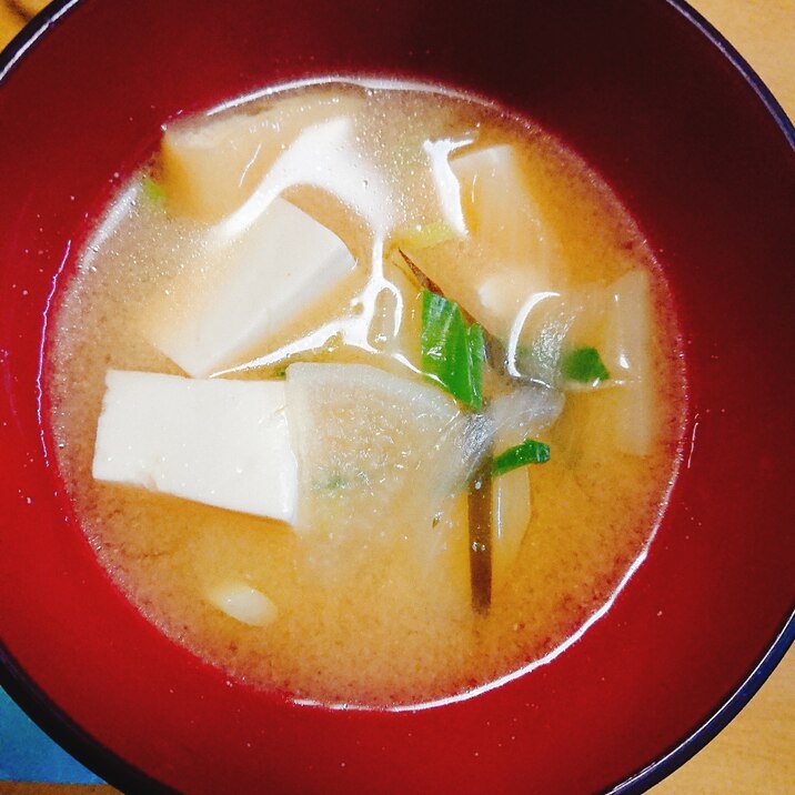 大根と豆腐で昆布だしのお味噌汁